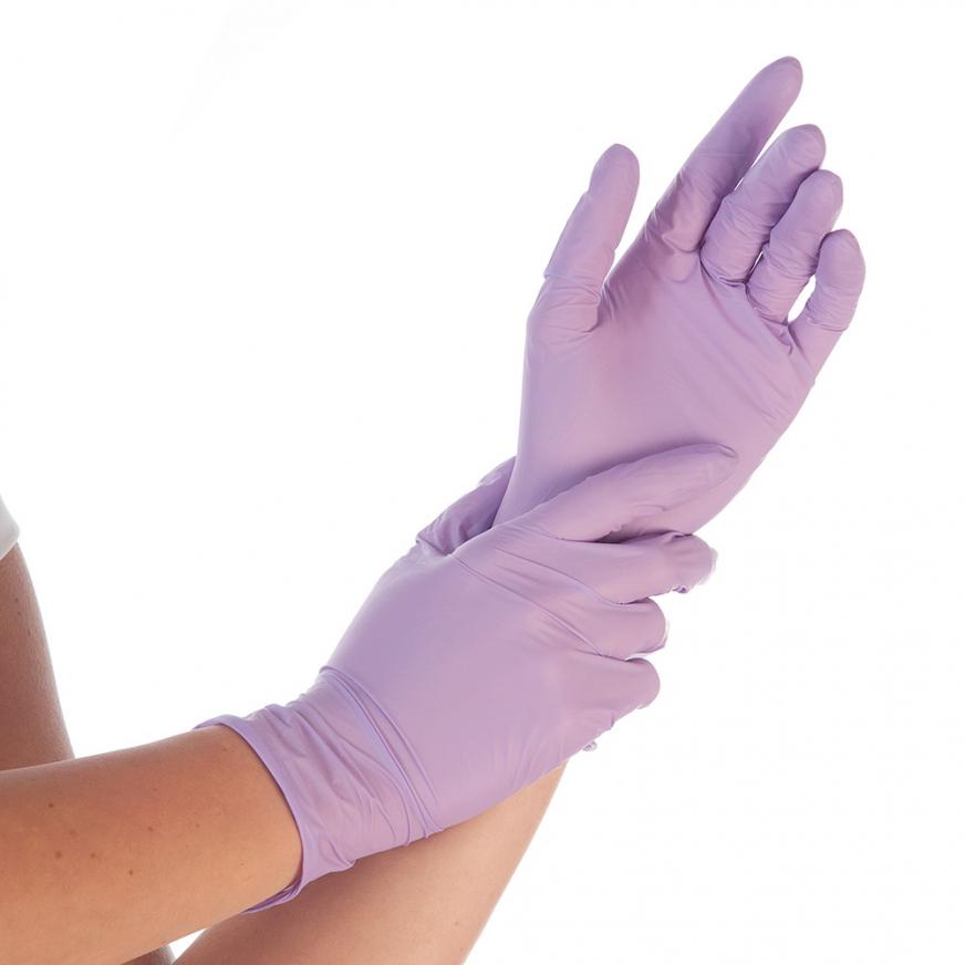 Использование резиновых перчаток. Перчатки нитриловые Оптима. Перчатки Гловес нитриловые. Перчатки медиком нитриловые. Перчатки нитриловые неопудренные одноразовые.